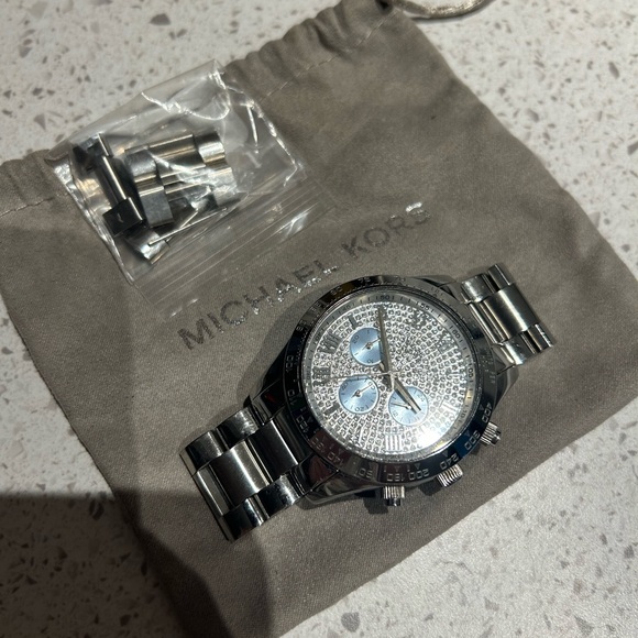 Michael Kors Watch - Picture 4 of 4